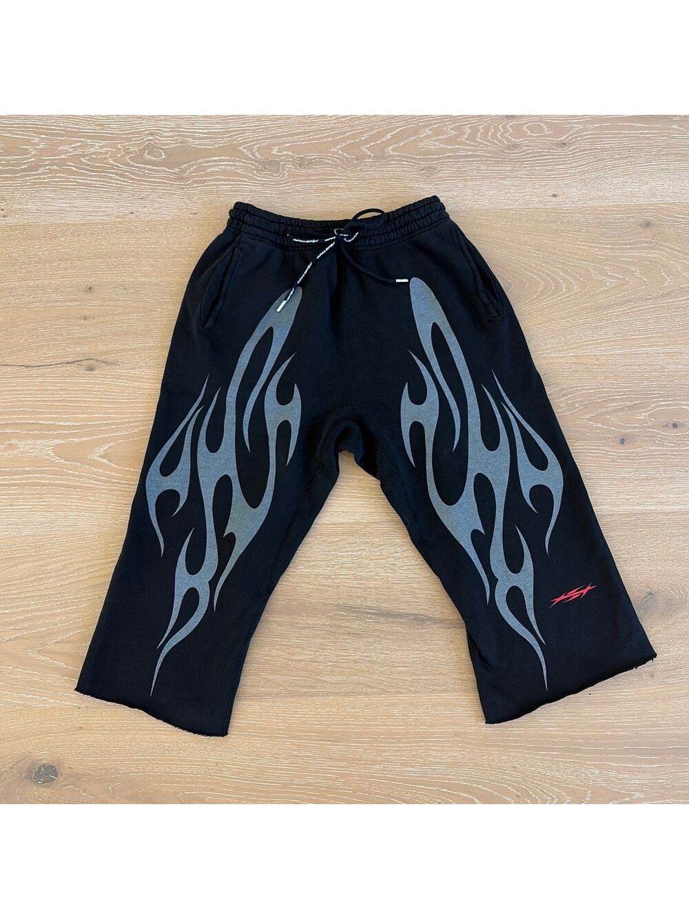 Hellstar 3/4 Shorts Tribal Flame Size S Black Gray Red